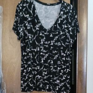 Nine West Black and White Graphic Short Sleeve Blouse